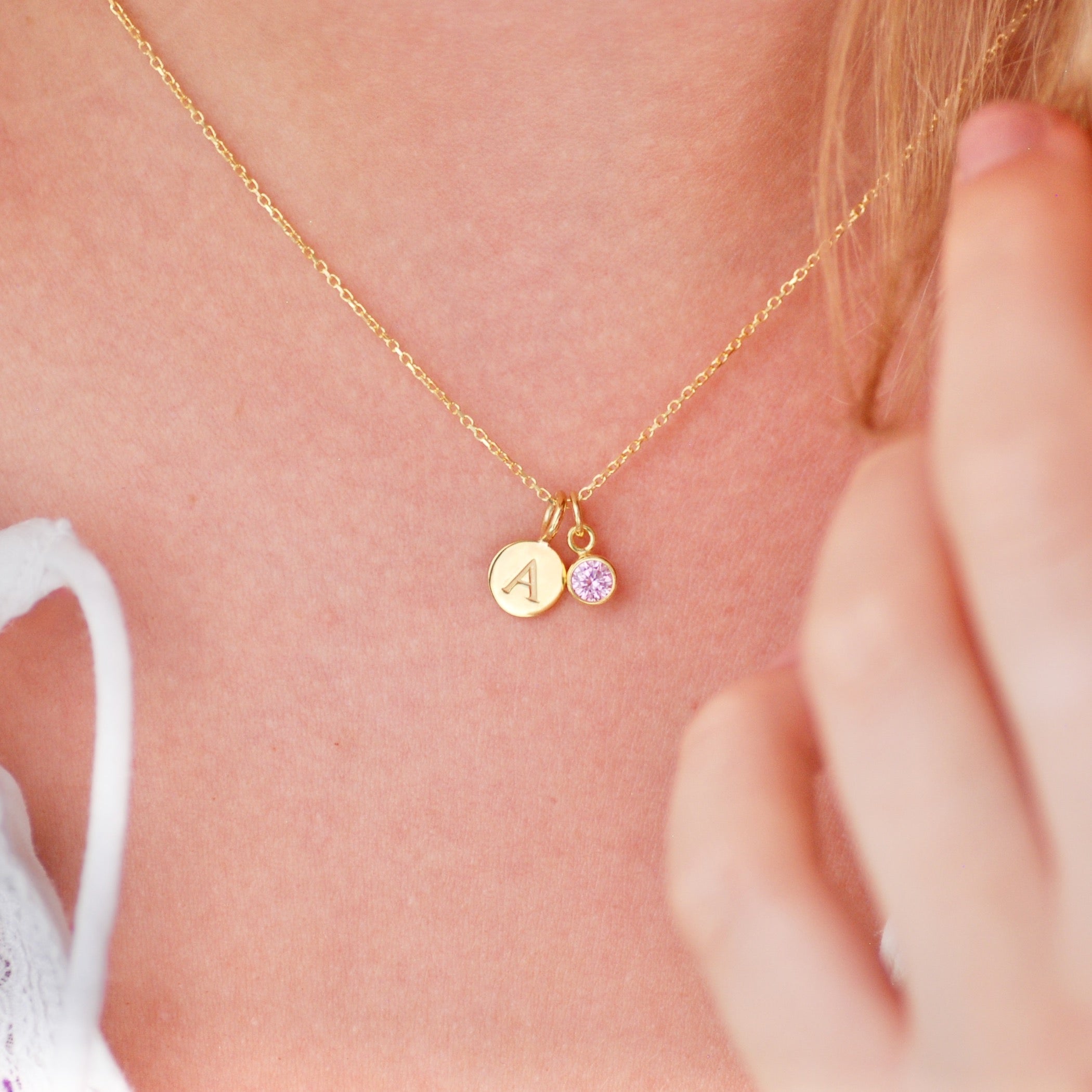 Small disc clearance initial necklace