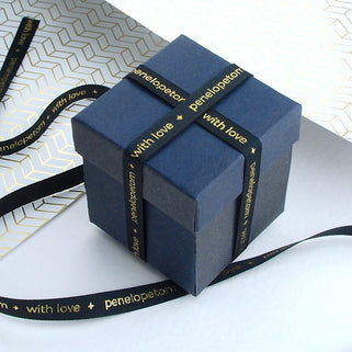 Bottle stopper gift box packaging with ribbon