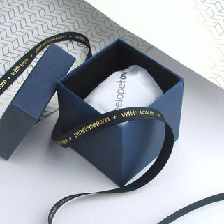 Bottle stopper gift box packaging with ribbon